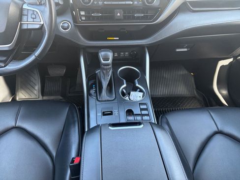 Used 2023 Toyota Highlander XLE image 19