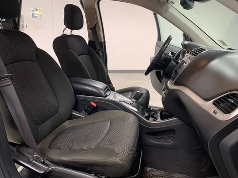 Used 2019 Dodge Journey SE w/ Connectivity Group FWD image 5