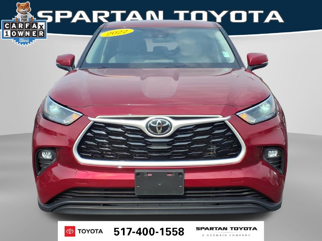 Used 2022 Toyota Highlander LE AWD/4WD image 3