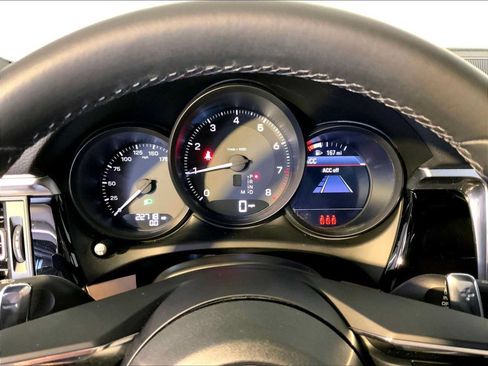 Certified 2023 Porsche Macan AWD/4WD image 29