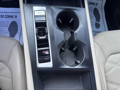 Used 2024 Volkswagen Atlas SE image 25