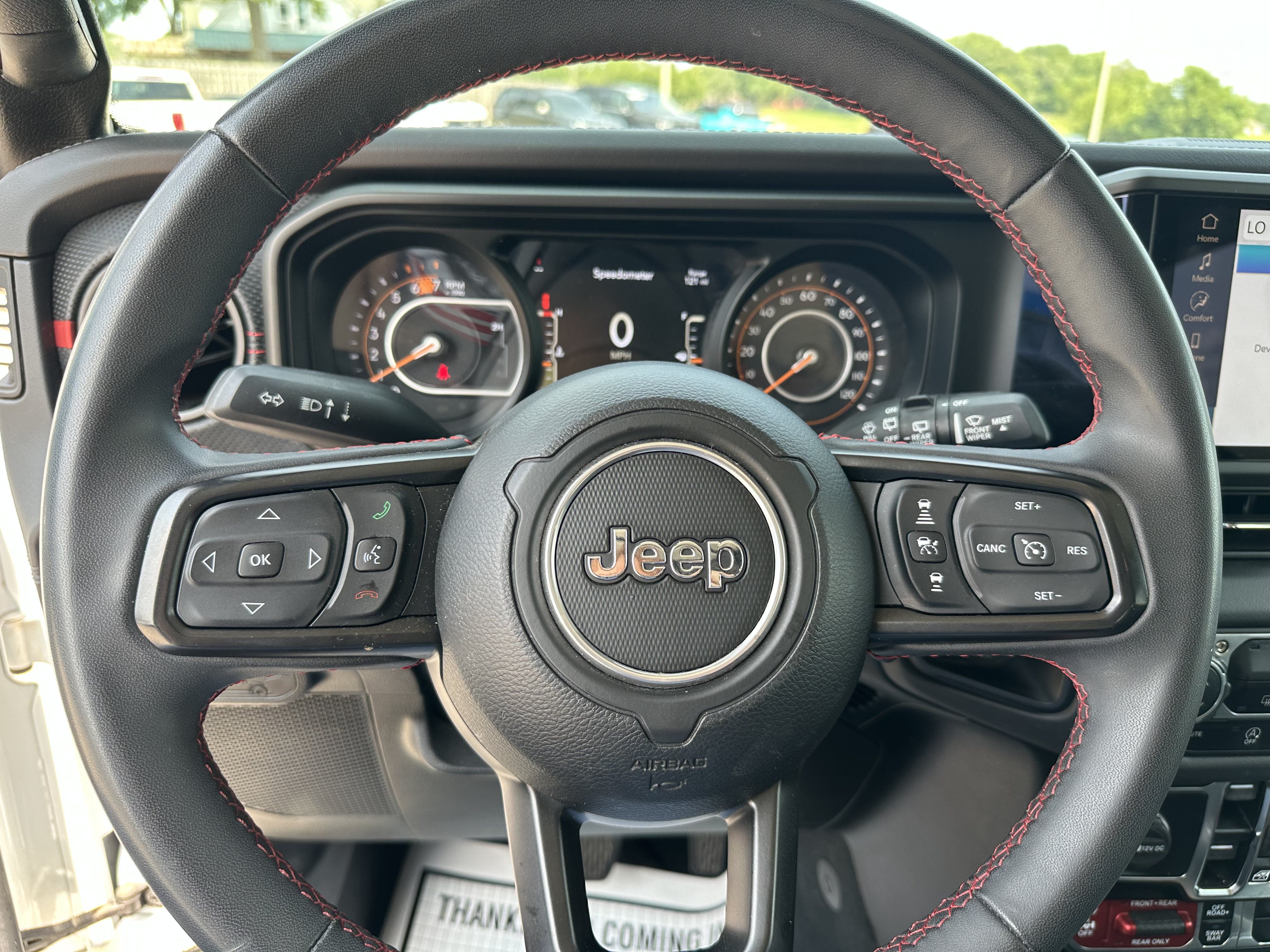 Used 2024 Jeep Wrangler Unlimited Rubicon AWD/4WD image 10