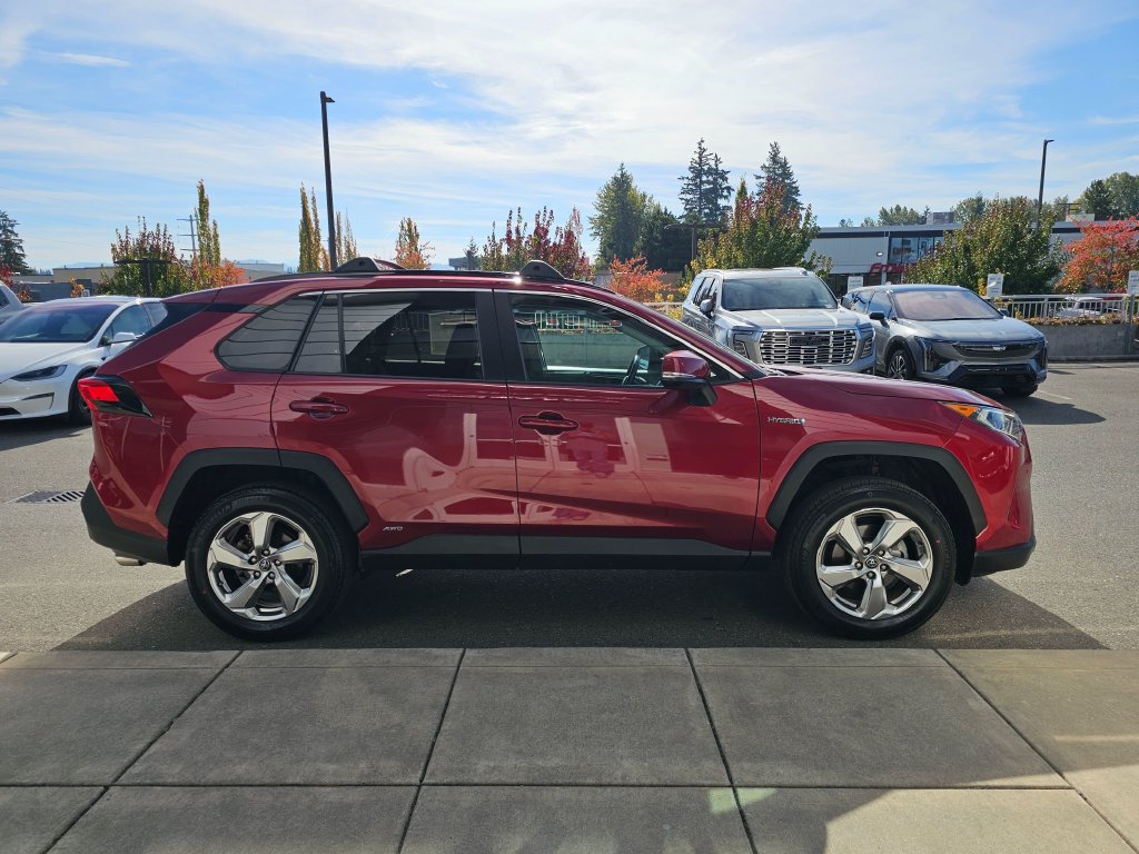 Used 2021 Toyota RAV4 XLE Premium AWD/4WD image 8