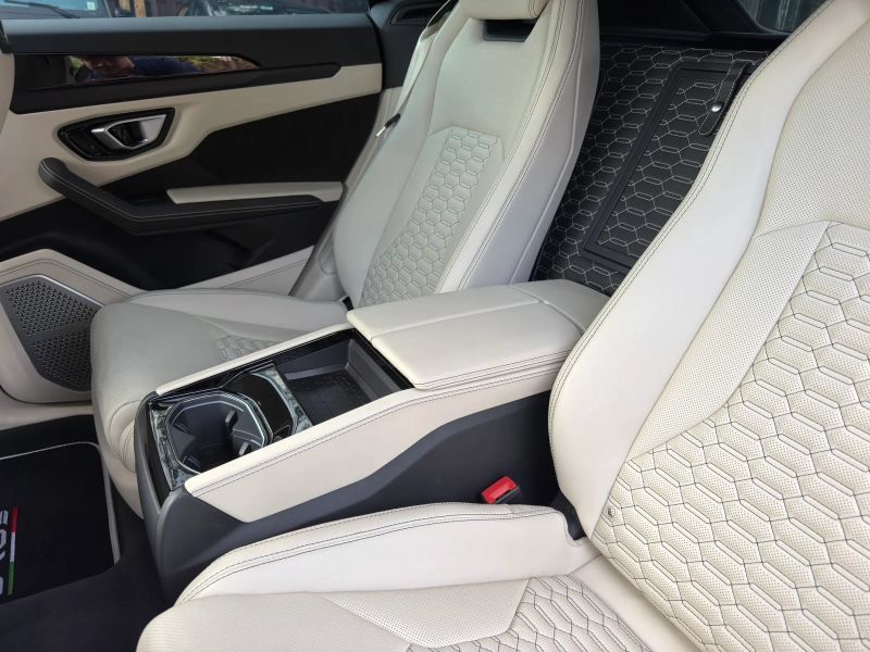 Used 2022 Lamborghini Urus AWD/4WD image 25
