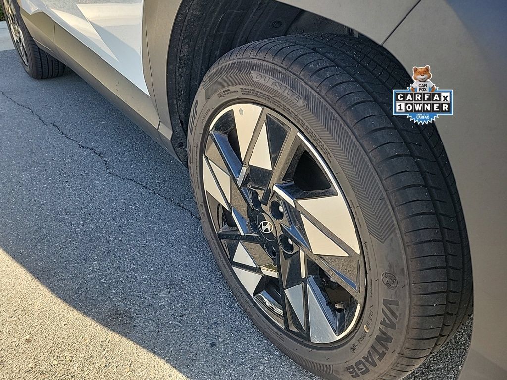 Certified 2025 Hyundai Kona SEL FWD image 2