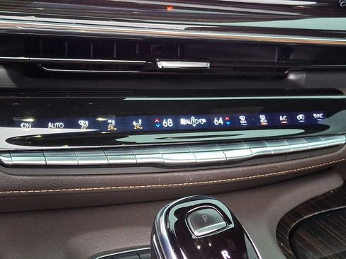 Used 2021 Cadillac Escalade Premium Luxury AWD/4WD image 15