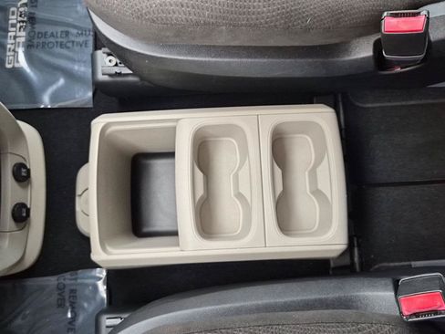Used 2013 Dodge Grand Caravan SE FWD image 17