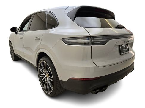 Used 2022 Porsche Cayenne Platinum Edition image 11