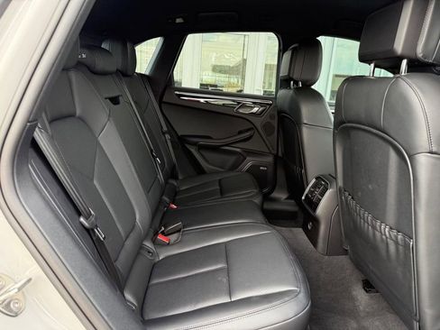 Used 2025 Porsche Macan AWD/4WD image 16