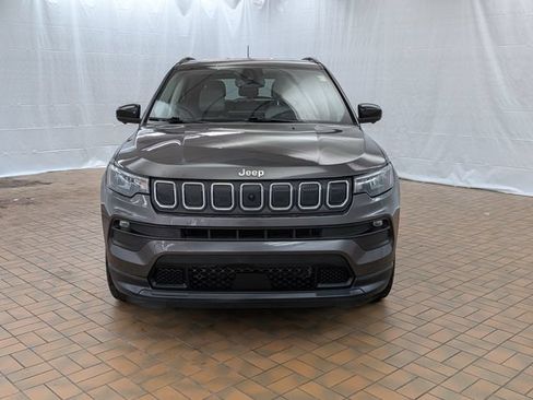 Used 2022 Jeep Compass Latitude w/ Convenience Group FWD image 3