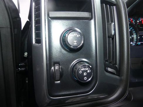 Used 2018 Chevrolet Silverado 1500 LTZ AWD/4WD image 28