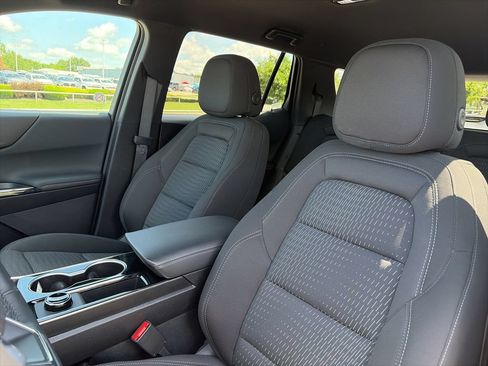 Used 2026 Chevrolet Equinox LT FWD image 44
