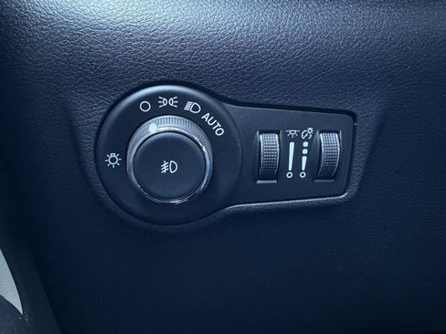 Used 2024 Jeep Compass Limited image 13