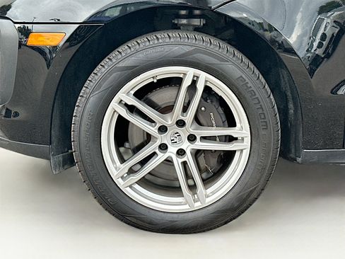 Used 2024 Porsche Macan Base image 39