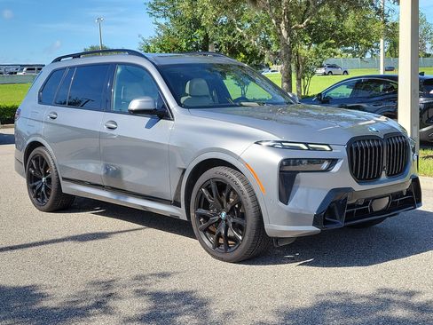 Used 2024 BMW X7 xDrive40i w/ M Sport Package AWD/4WD image 3