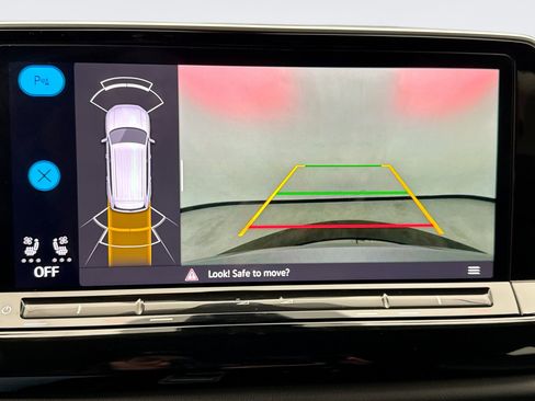 Used 2024 Volkswagen Atlas SE image 16