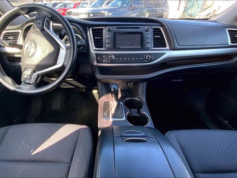 Used 2016 Toyota Highlander LE image 17