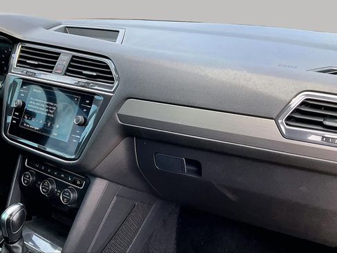 Used 2020 Volkswagen Tiguan SEL FWD image 13