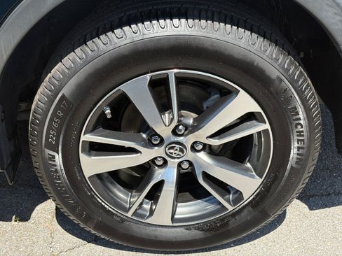 Used 2017 Toyota RAV4 XLE FWD image 15