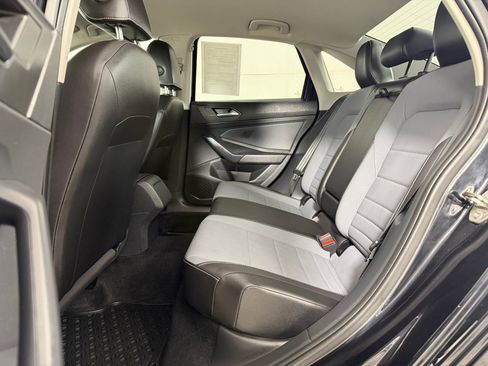 Used 2025 Volkswagen Jetta SE FWD image 12