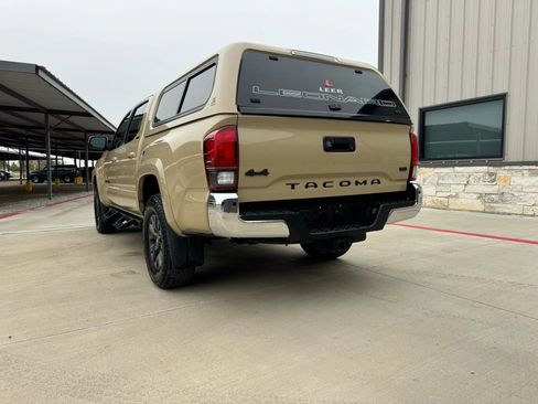 Used 2020 Toyota Tacoma SR image 11