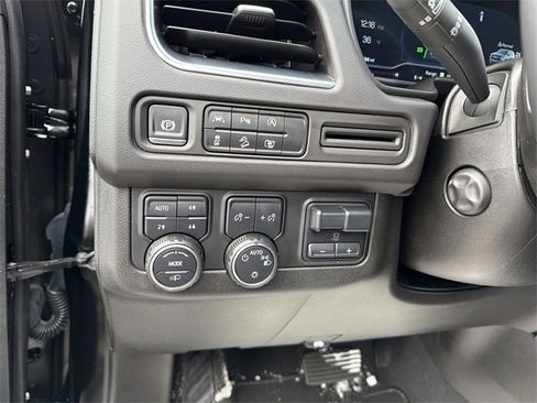 Used 2024 Chevrolet Tahoe Z71 image 17