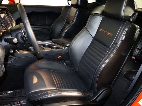 Used 2016 Dodge Challenger R/T Scat Pack RWD image 4