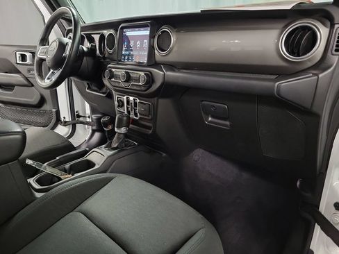 Used 2020 Jeep Gladiator Overland AWD/4WD image 33
