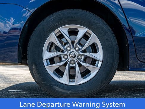 Certified 2022 Toyota Sienna XLE image 9