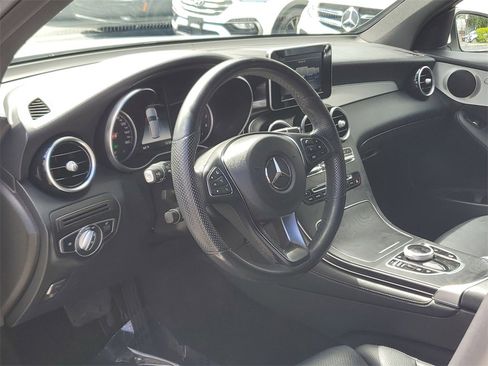 Used 2019 Mercedes-Benz GLC 300 w/ Premium Package image 21