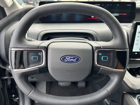 Used 2025 Ford Expedition Active image 12