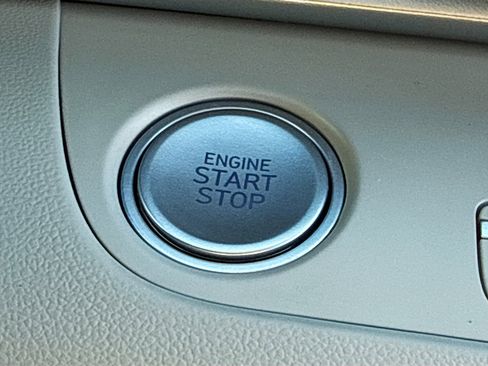 Certified 2025 Hyundai Elantra Limited image 8