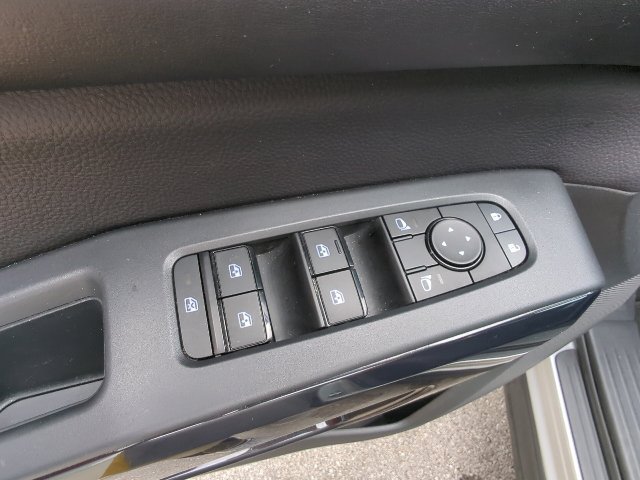 Used 2025 Nissan Pathfinder SV AWD/4WD image 13