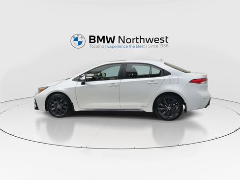 Used 2025 Toyota Corolla SE w/ SE Premium Package AWD/4WD image 11