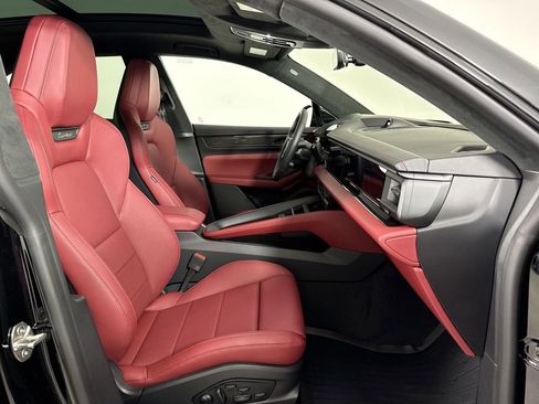 New 2026 Porsche Macan Turbo Electric AWD/4WD image 25