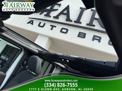 Used 2025 Jeep Wrangler Unlimited Sahara w/ Safety Group AWD/4WD image 25