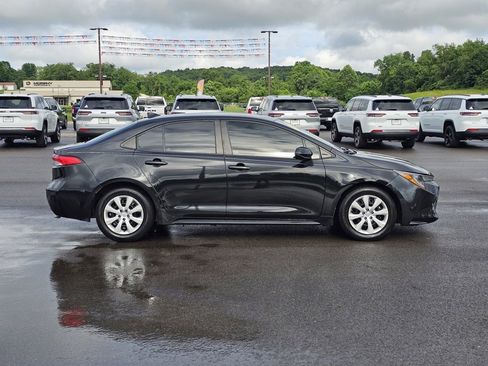 Used 2021 Toyota Corolla LE image 6