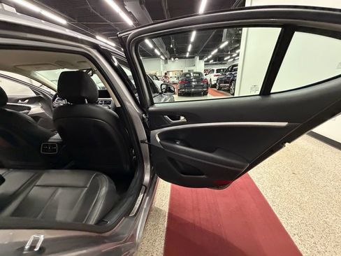 Used 2023 Genesis G70 2.0T image 28