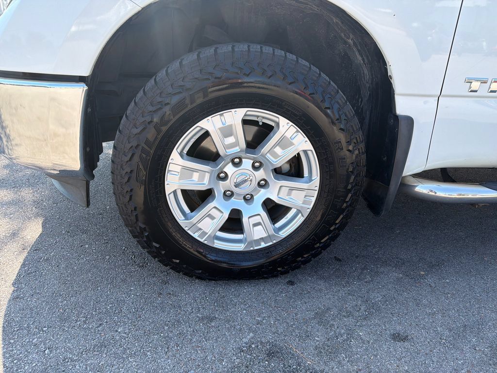 Used 2018 Nissan Titan SV AWD/4WD image 4