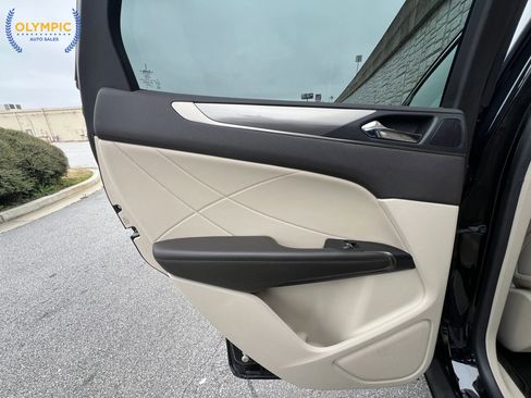 Used 2018 Lincoln MKC Premiere image 40