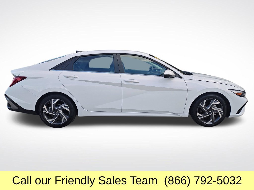 Used 2025 Hyundai Elantra Limited FWD image 7