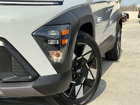 Used 2025 Hyundai Kona SEL image 5