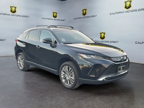 Used 2024 Toyota Venza XLE image 7