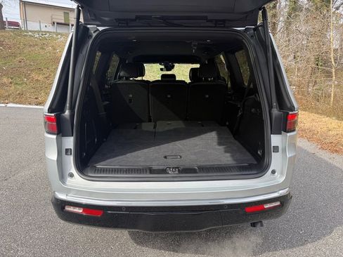 Used 2023 Jeep Wagoneer Series II image 21