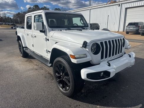 Used 2023 Jeep Gladiator Overland image 1
