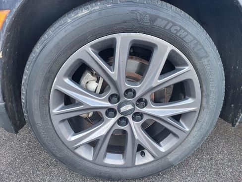 Used 2019 Cadillac XT5 Luxury w/ LPO, Black Ice Package image 15