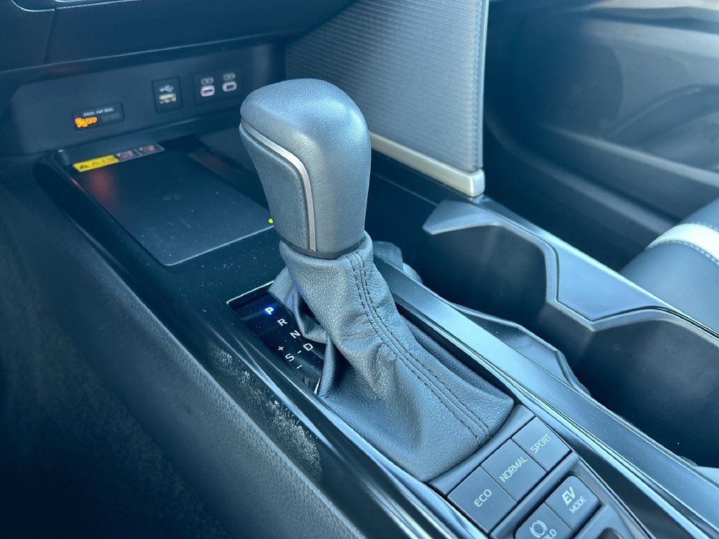 Used 2025 Toyota Camry SE FWD image 27