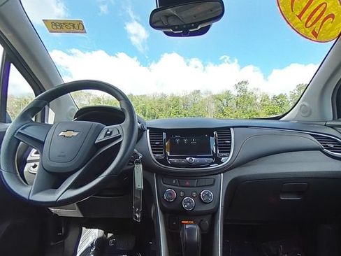 Used 2019 Chevrolet Trax LS FWD image 35