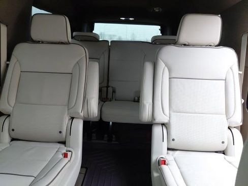 Used 2025 GMC Yukon XL Denali w/ Denali Reserve Package image 30