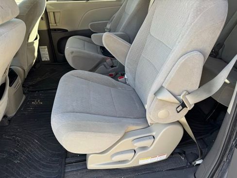 Certified 2016 Toyota Sienna LE FWD image 6